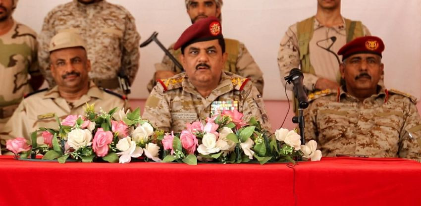 وزير الدفاع خلال مراسم التسليم