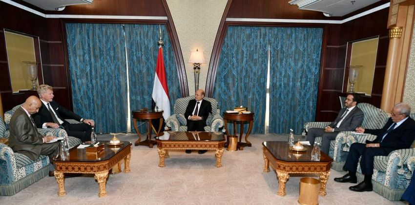 رئيس مجلس القيادة الرئاسي خلال اللقاء