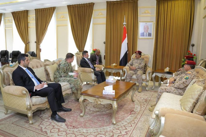 وزير الدفاع خلال اللقاء