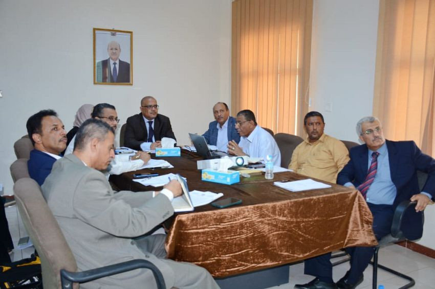 وزير التخطيط خلال اللقاء