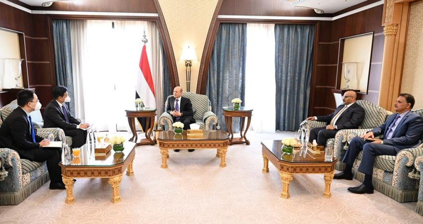 رئيس مجلس القيادة الرئاسي خلال اللقاء