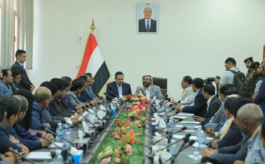العرادة يترأس اجتماعاً ضم رئيس الحكومة ووزراء والمكتب التنفيذي بمأرب