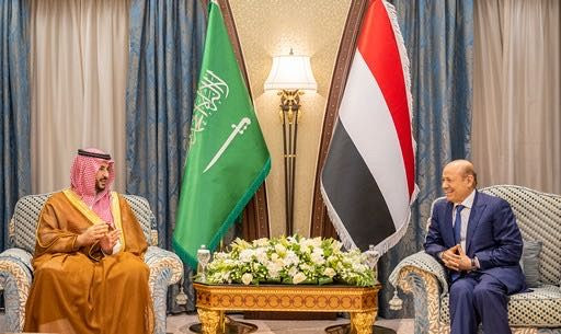 رئيس مجلس القيادة الرئاسي خلال اللقاء