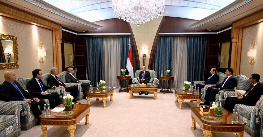 رئيس مجلس القيادة الرئاسي خلال اللقاء