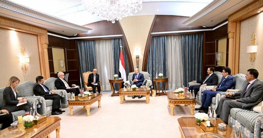 رئيس مجلس القيادة الرئاسي خلال اللقاء