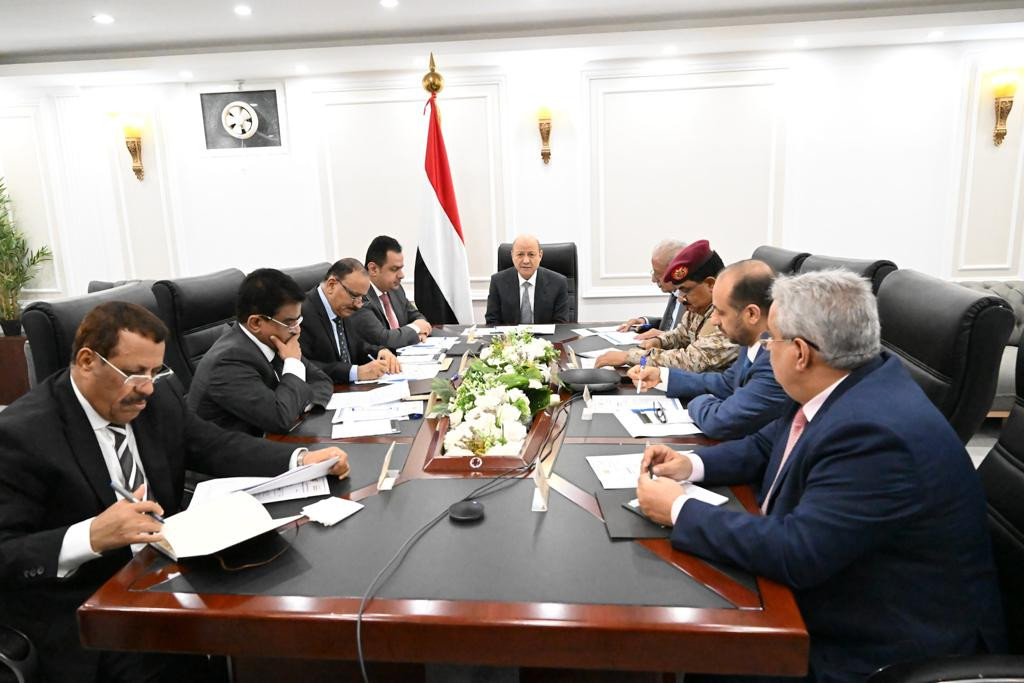 مجلس الدفاع الوطني يعقد اجتماعاً طارئاً برئاسة رئيس مجلس القيادة الرئاسي