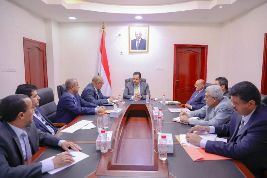 رئيس الوزراء خلال الاجتماع