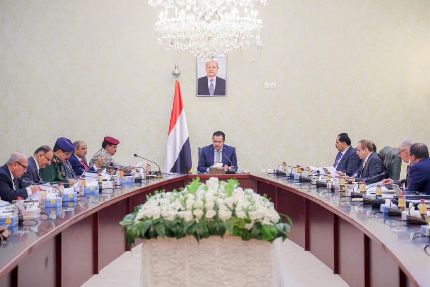 رئيس الوزراء خلال الاجتماع