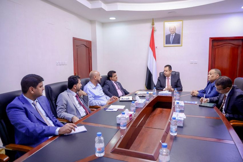 رئيس الوزراء خلال الاجتماع