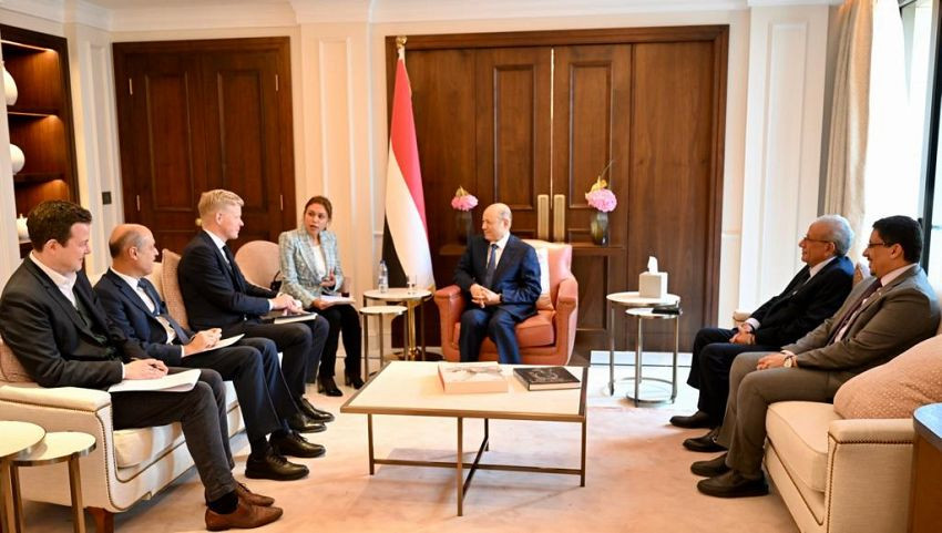 رئيس مجلس القيادة الرئاسي خلال اللقاء
