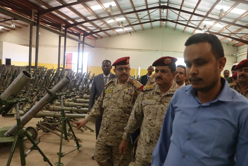 وزير الدفاع خلال الزيارة التفقدية