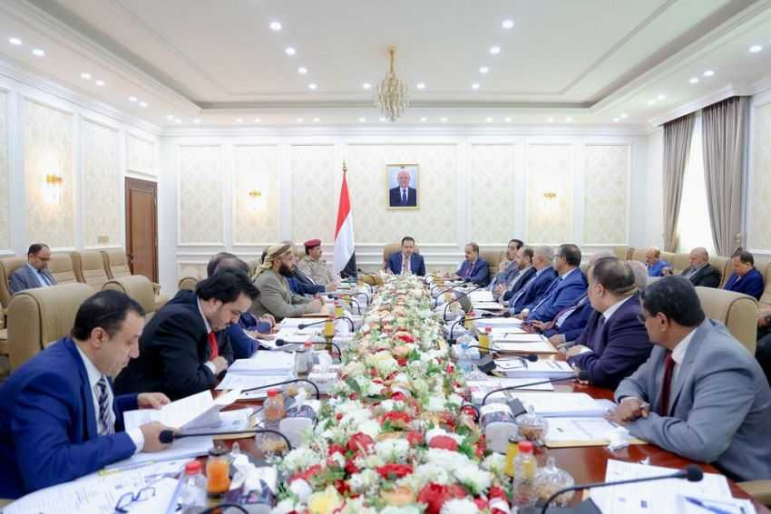 رئيس الوزراء خلال الاجتماع