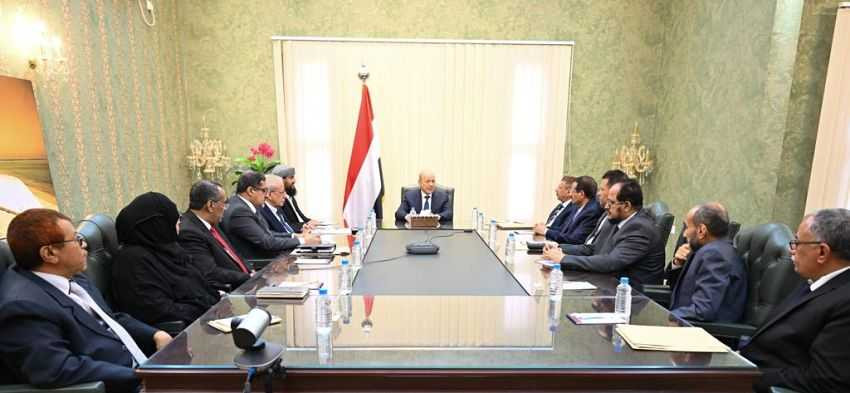 رئيس مجلس القيادة الرئاسي خلال الاجتماع