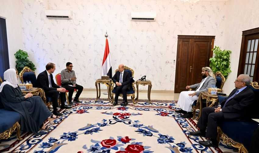 رئيس مجلس القيادة الرئاسي خلال اللقاء