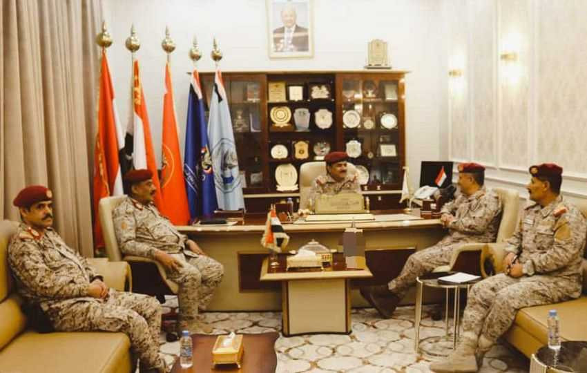 وزير الدفاع خلال اللقاء