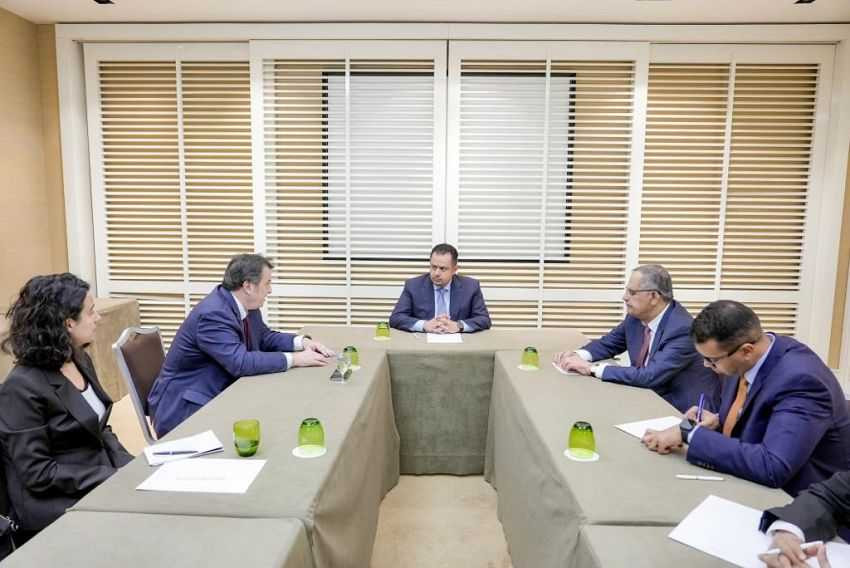 رئيس الوزراء خلال اللقاء