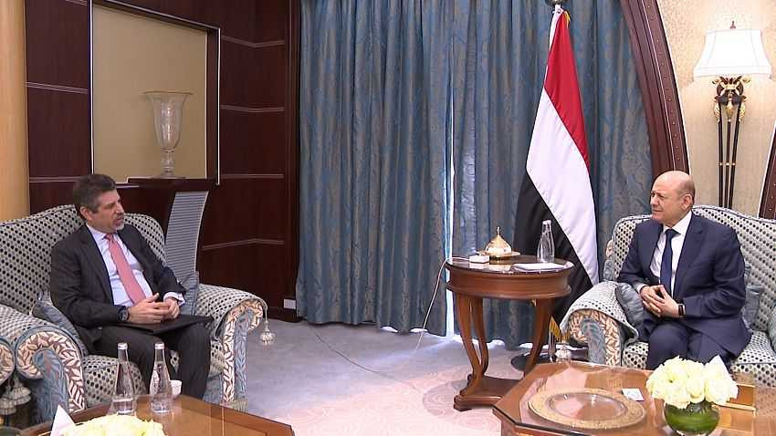رئيس مجلس القيادة الرئاسي خلال اللقاء