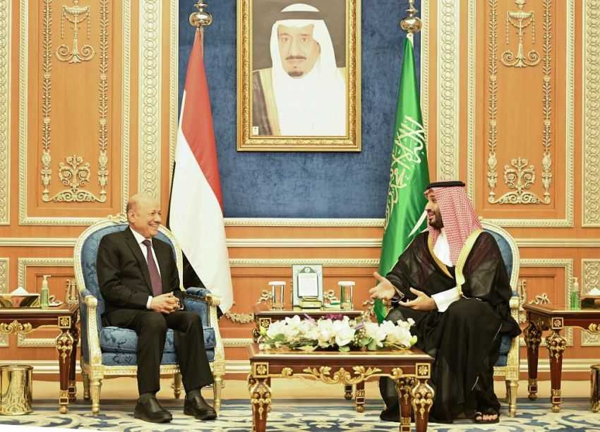 رئيس مجلس القيادة الرئاسي خلال لقائه ولي العهد السعودي