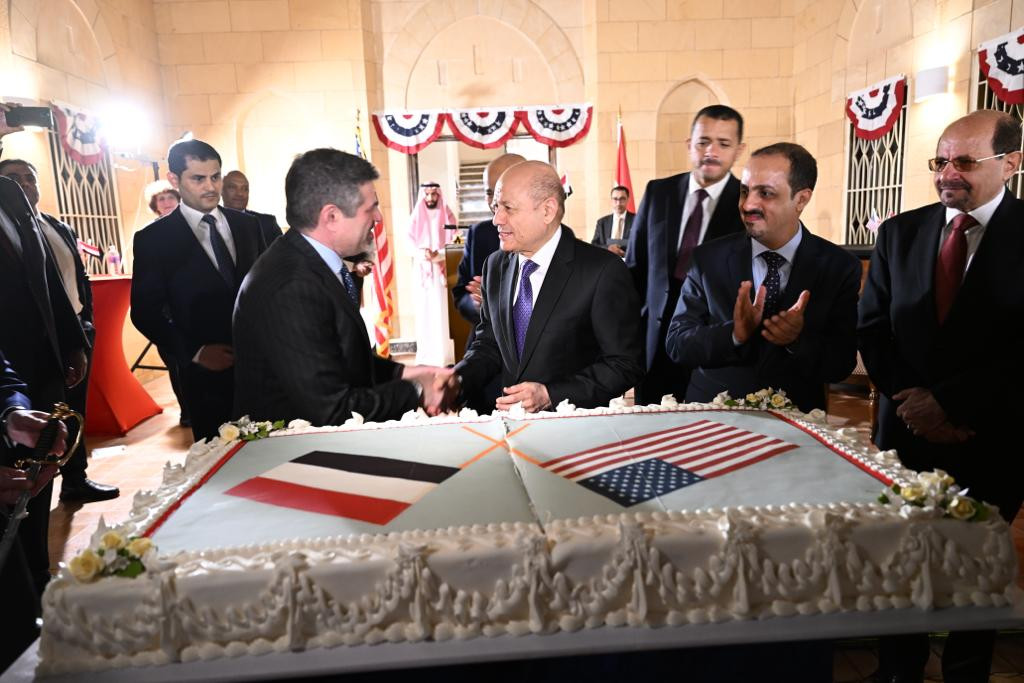 رئيس مجلس القيادة الرئاسي يشهد احتفالا بالذكرى 64 لتأسيس أول بعثة دبلوماسية أميركية في اليمن