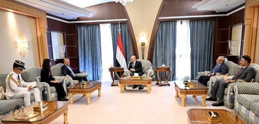 رئيس مجلس القيادة الرئاسي خلال اللقاء