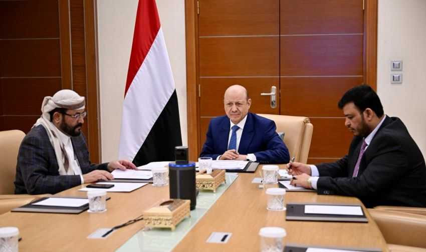 رئيس مجلس القيادة الرئاسي خلال الاجتماع