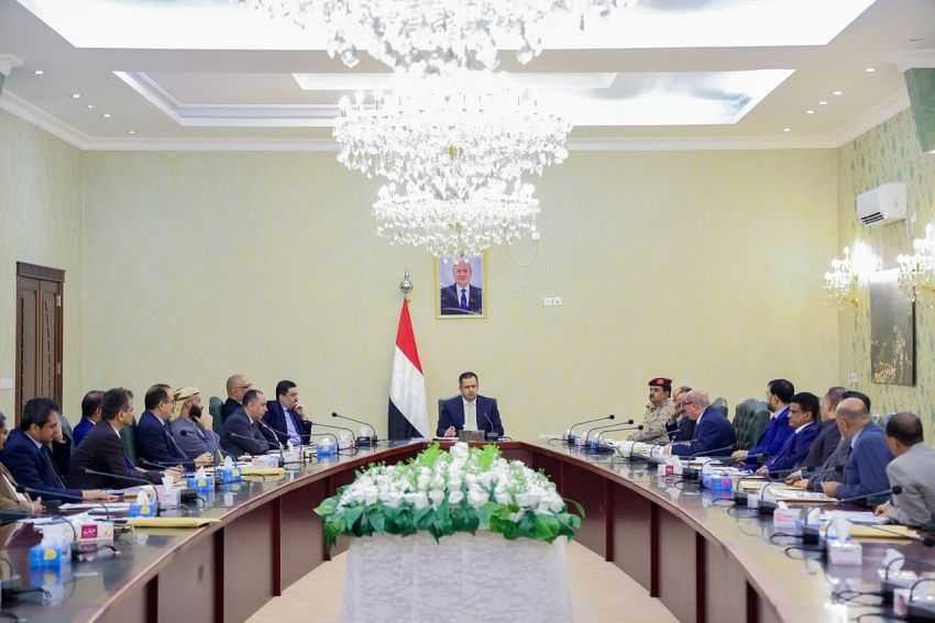 رئيس مجلس الوزراء خلال الاجتماع