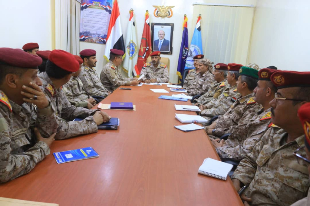 رئيس الأركان يناقش مع قيادة هيئة التدريب تحديث أساليب التأهيل العسكري