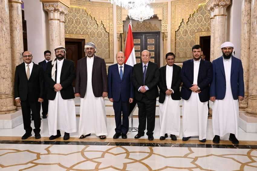 رئيس وأعضاء مجلس القيادة خلال الزيارة