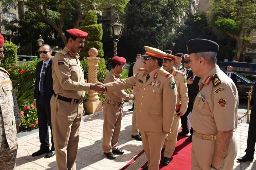 وزير الدفاع خلال الزيارة