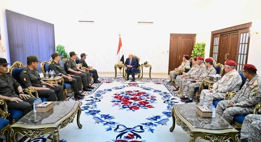 رئيس مجلس القيادة الرئاسي خلال اللقاء