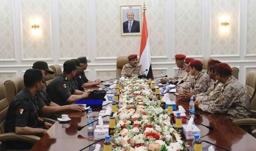 وزير الدفاع خلال اللقاء