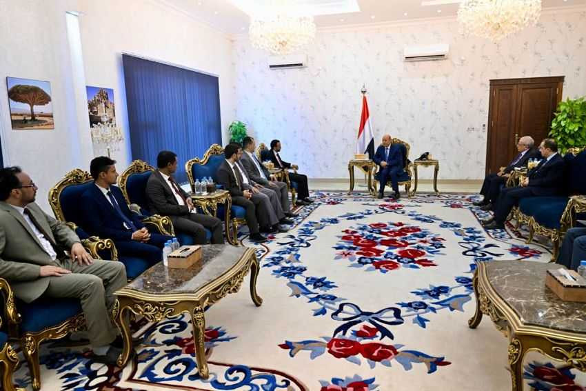 رئيس مجلس القيادة الرئاسي خلال اللقاء