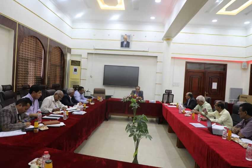 وزير الصحة خلال الاجتماع