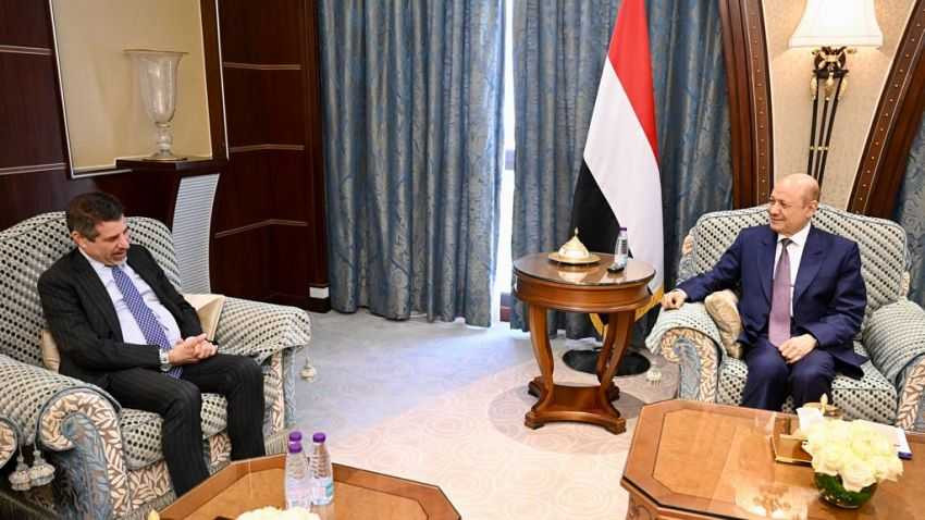 رئيس مجلس القيادة الرئاسي خلال اللقاء