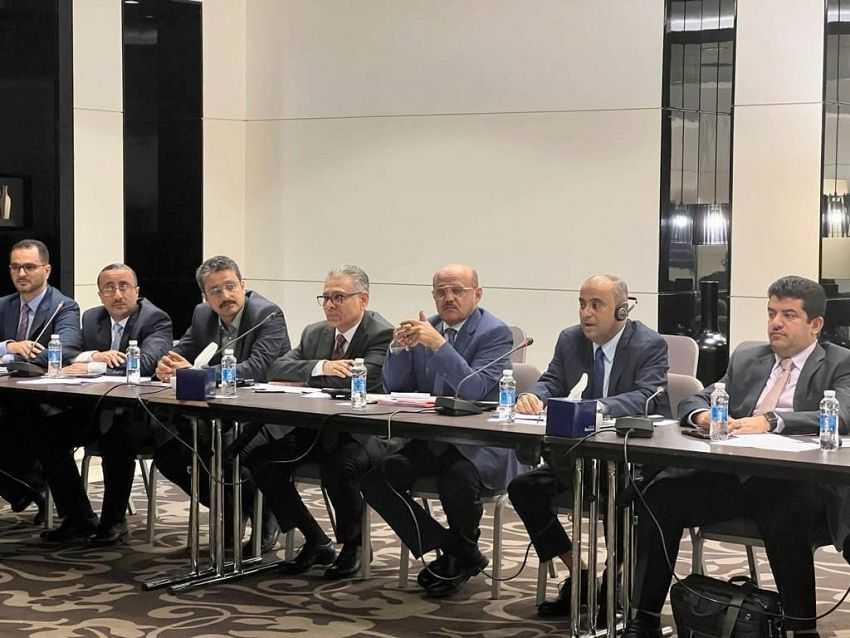 الوفد الحكومي خلال اللقاء