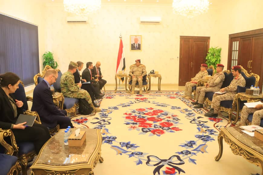 وزير الدفاع يستقبل السفير الأمريكي لدى اليمن