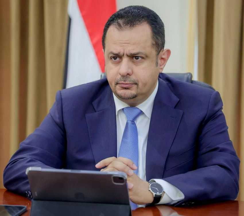 رئيس الوزراء خلال الاجتماع