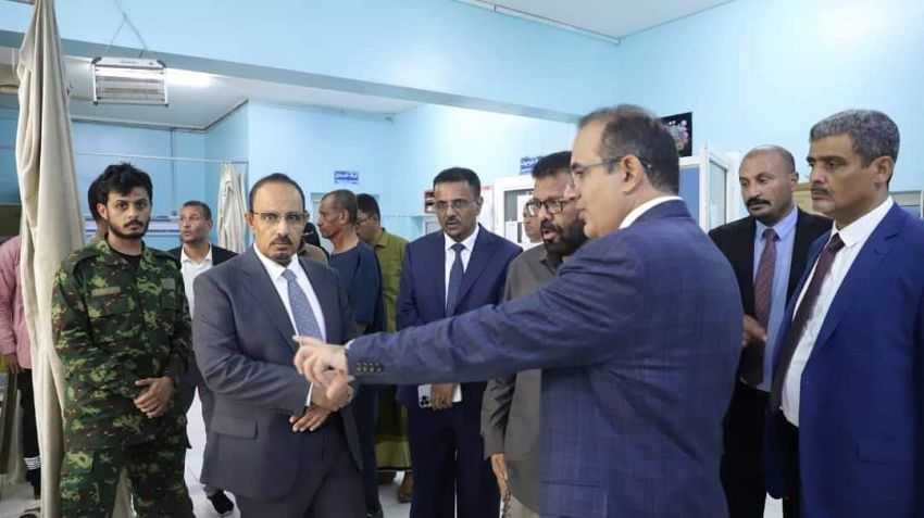 وزير الصحة خلال الزيارة