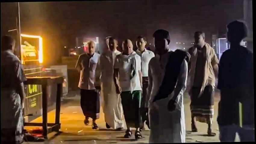 رئيس مجلس القيادة الرئاسي خلال جولته