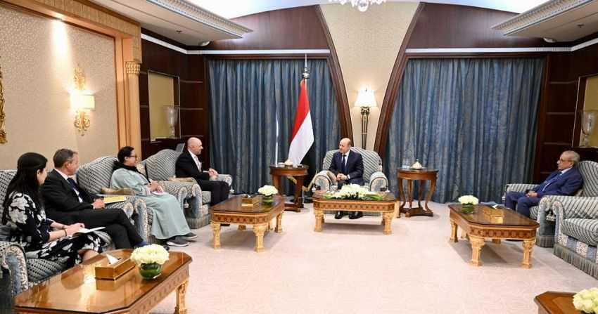 رئيس مجلس القيادة الرئاسي خلال اللقاء