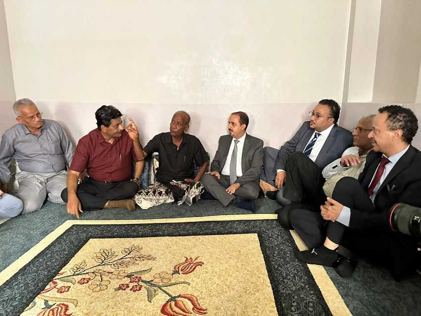 وزير الإعلام خلال الزيارة