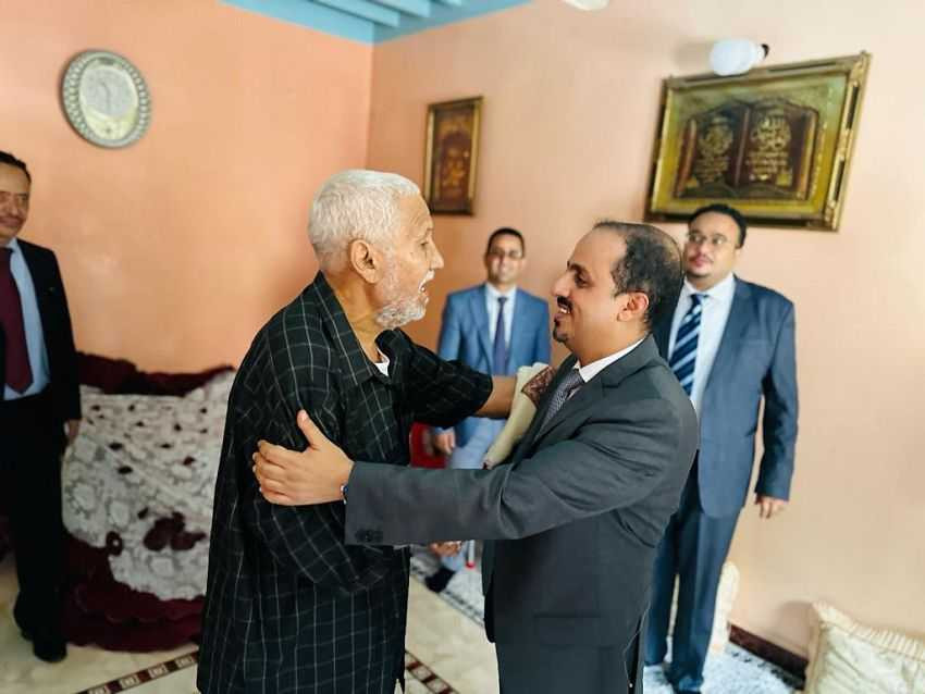 وزير الإعلام خلال الزيارة
