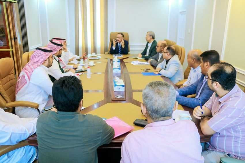وزير النقل خلال الاجتماع