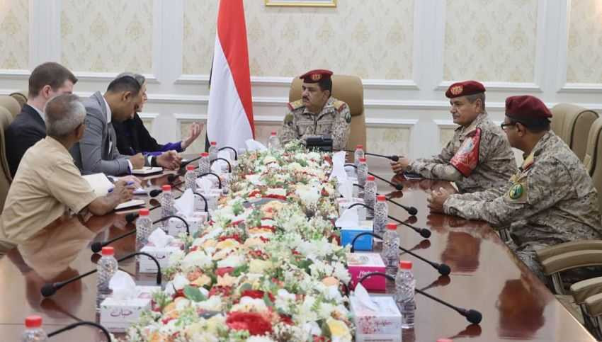 وزير الدفاع خلال اللقاء