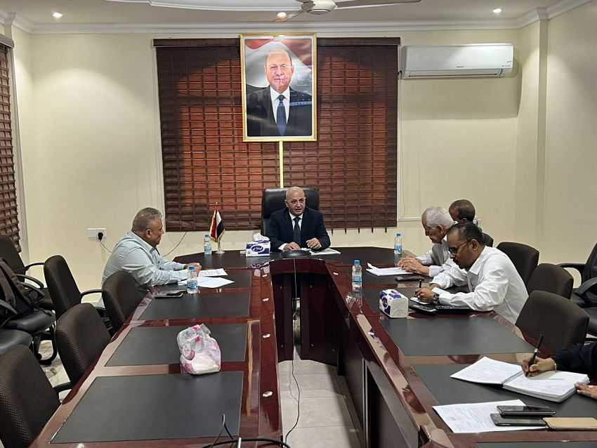 وزير المياه والبيئة خلال اللقاء