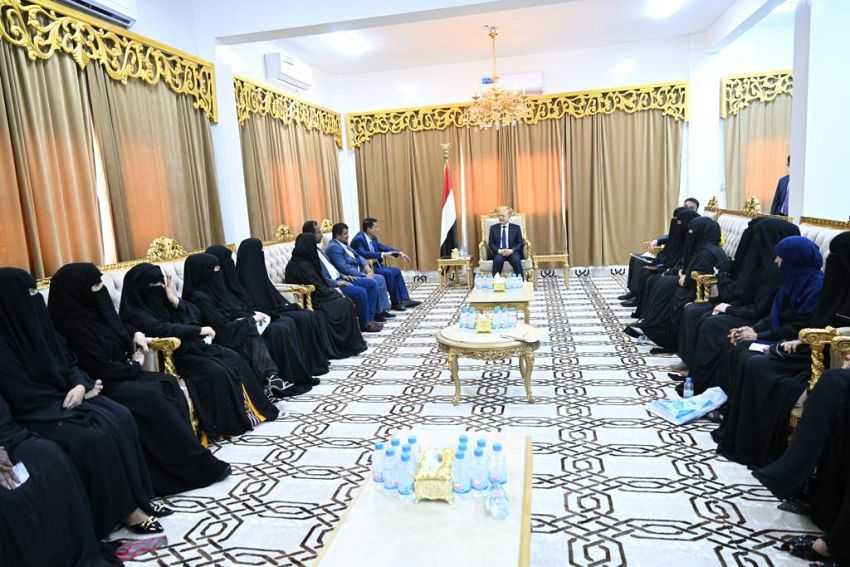 رئيس مجلس القيادة الرئاسي خلال اللقاء