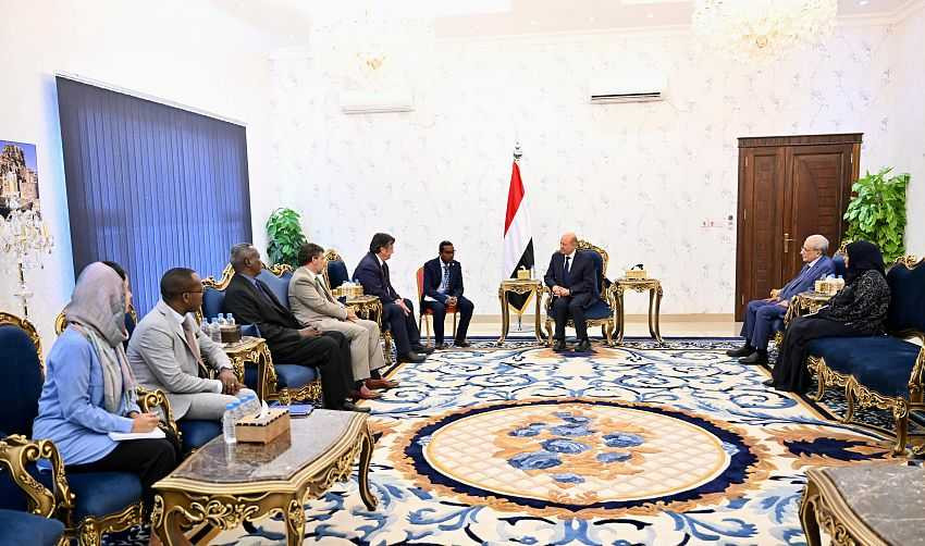 رئيس مجلس القيادة الرئاسي خلال اللقاء