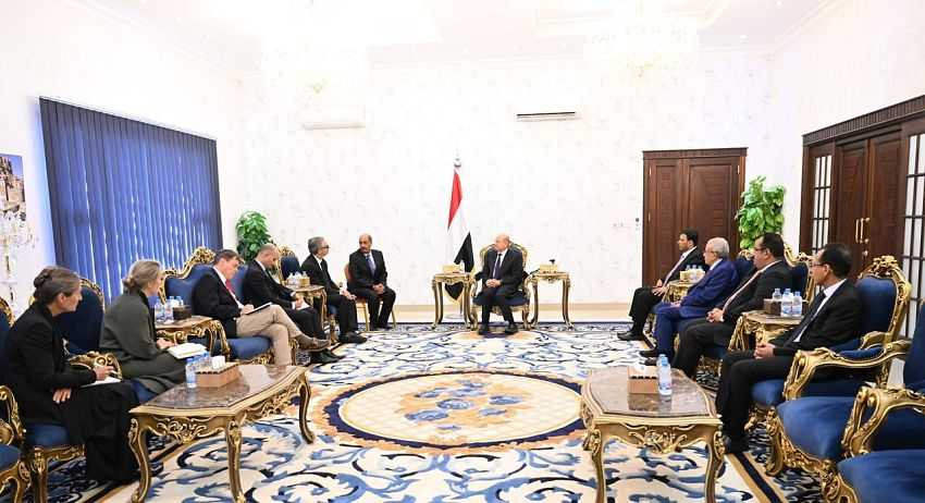 رئيس مجلس القيادة الرئاسي خلال اللقاء