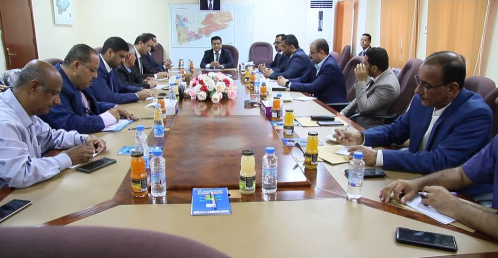 وزير النفط والمعادن يناقش آليات تفعيل المؤسسة اليمنية العامة للنفط والغاز