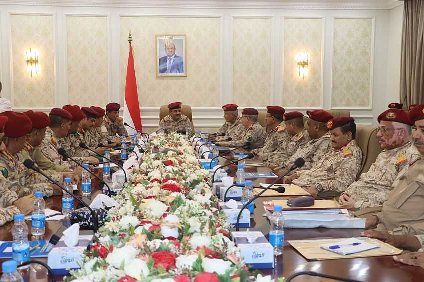 اجتماع دوري لوزير الدفاع لرؤساء الهيئات ومدراء الدوائر العسكرية التابعة للوزارة